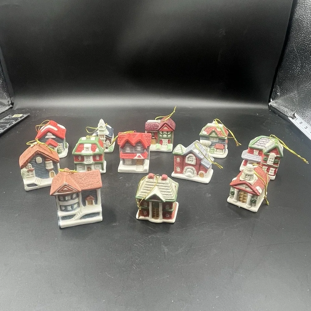 12 pc‎ Vtg 1992 Winter Town Village Set Of Ceramic Christmas Ornaments 2.5